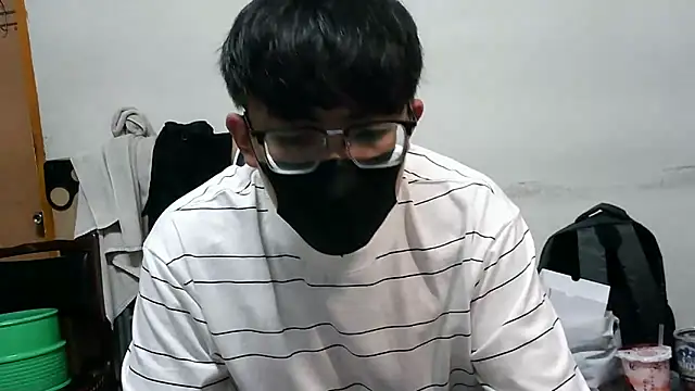 bigbb101011 online show from September 14, 2025, 1:32 pm