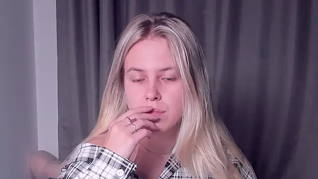 AngelAnty online show from October 5, 2025, 3:10 pm