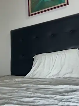 lynn9000 online show from December 2, 2025, 12:27 am