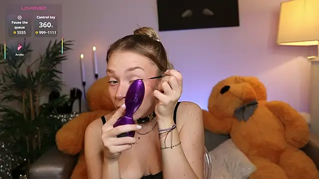 Snapshot of NovaHollisx chatting on November 30, 2025, 3:21 am NovaHollisx online show from November 30, 2025, 3:21 am