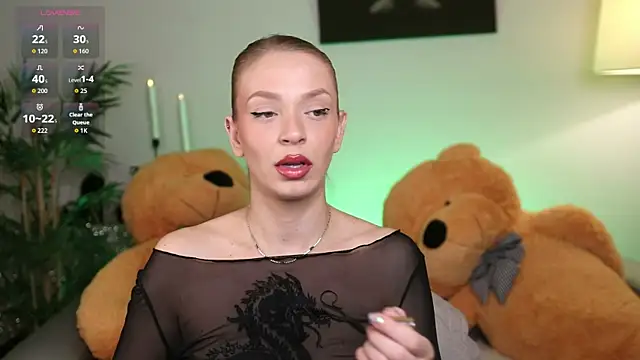 Snapshot of NovaHollisx chatting on December 18, 2025, 5:02 am NovaHollisx online show from December 18, 2025, 5:02 am