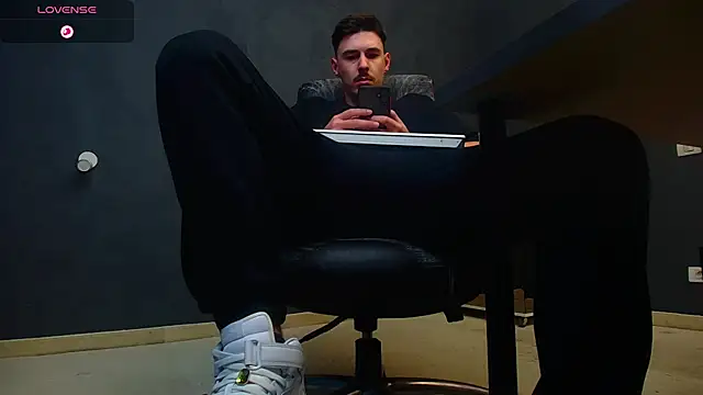 EnzoRace online show from October 2, 2025, 5:03 am