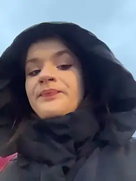 KittyQueeny online show from November 29, 2025, 1:14 pm