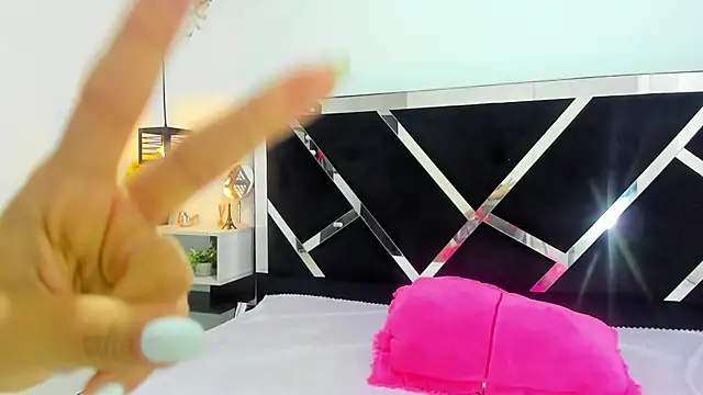 iisabella noa online show from September 15, 2025, 12:38 pm