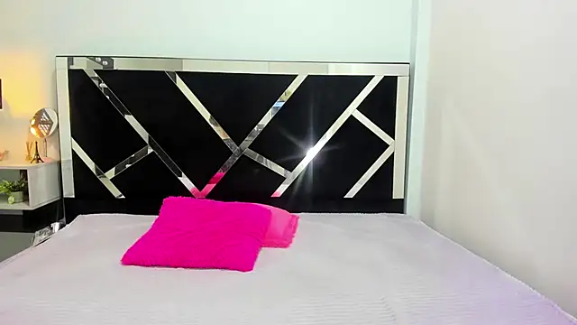 iisabella noa online show from September 20, 2025, 12:39 pm