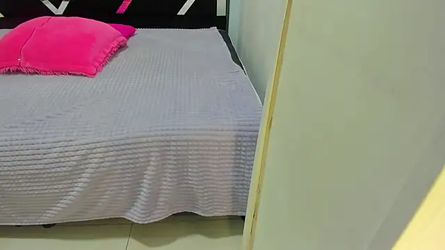 iisabella noa online show from September 30, 2025, 2:44 pm