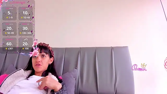 iisabella noa online show from February 17, 2026, 12:34 pm