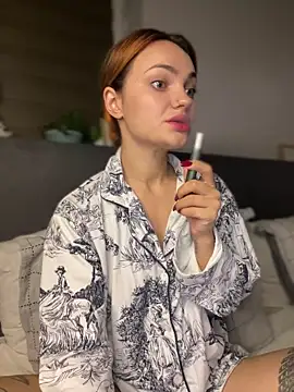 SaraLow online show from October 17, 2025, 1:09 am