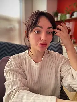 SaraLow online show from February 16, 2026, 1:29 pm