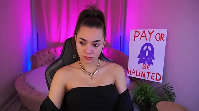 Snapshot of EricaSin chatting on November 2, 2025, 7:00 am EricaSin online show from November 2, 2025, 7:00 am