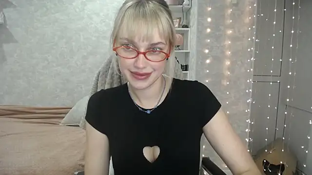 NickyAdamidi online show from September 15, 2025, 4:07 pm