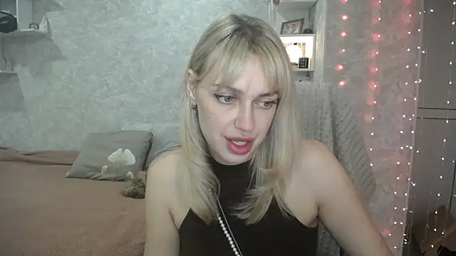 NickyAdamidi online show from October 10, 2025, 4:17 pm