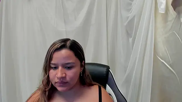 ElaBourn  online show from April 9, 2026, 4:23 pm