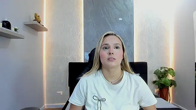 Emmaa white  online show from May 25, 2026, 5:30 pm