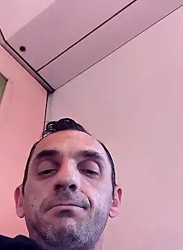 hotmen83 online show from March 20, 2026, 2:11 pm