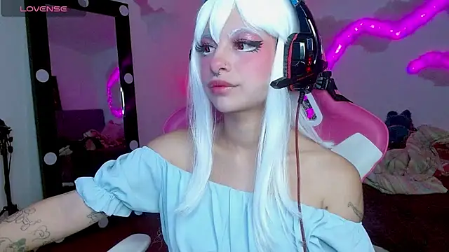 larah uwu online show from October 24, 2025, 6:59 pm