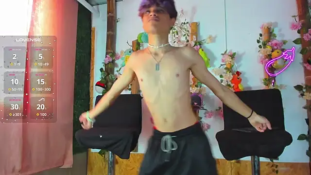 Snapshot of spicy_adonhis chatting on October 1, 2025, 1:06 pm spicy adonhis online show from October 1, 2025, 1:06 pm