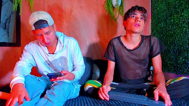 spicy adonhis online show from November 17, 2025, 12:33 pm