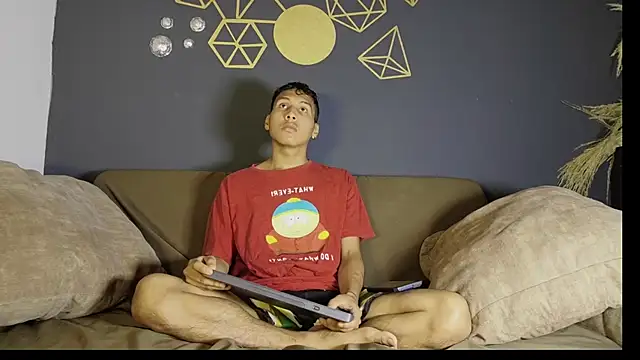 spicy adonhis online show from April 17, 2026, 1:36 pm