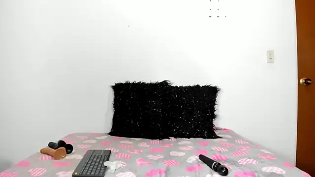 Snapshot of Camila_Martiinez chatting on November 14, 2025, 7:23 pm Camila Martiinez online show from November 14, 2025, 7:23 pm