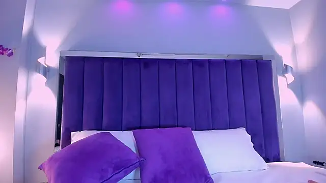 mia everly online show from March 3, 2026, 12:50 am