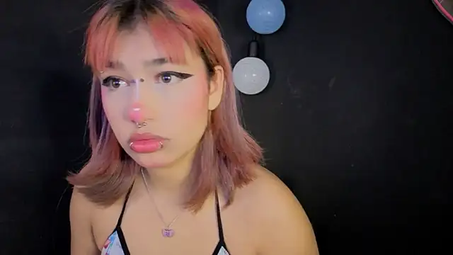 zoelight18 online show from October 2, 2025, 9:38 am