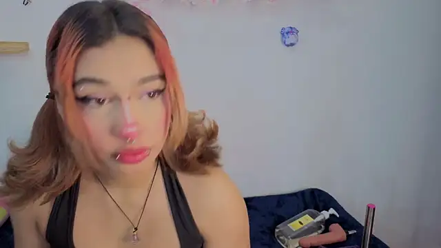 zoelight18 online show from November 2, 2025, 9:22 am