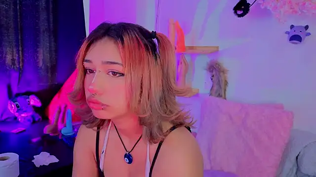 zoelight18 online show from November 23, 2025, 4:07 pm