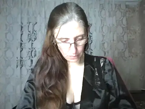 CandiCole online show from December 14, 2025, 4:40 am