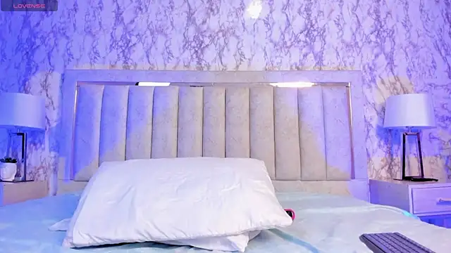 AlaiaMoretti online show from October 26, 2025, 5:35 am