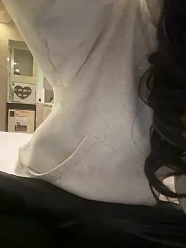 iikangi online show from February 4, 2026, 3:45 am