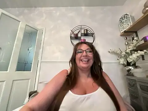 Snapshot of BuxomKitty_BBW chatting on May 15, 2026, 2:13 pm BuxomKitty BBW online show from May 15, 2026, 2:13 pm