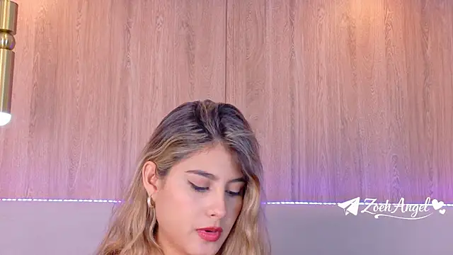 ZoehAngel online show from April 19, 2026, 1:54 pm