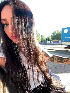 Ninabigtitied online show from October 12, 2025, 8:24 am