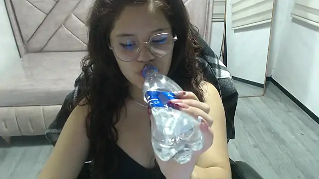 Velvet Moon V online show from March 26, 2026, 7:52 pm