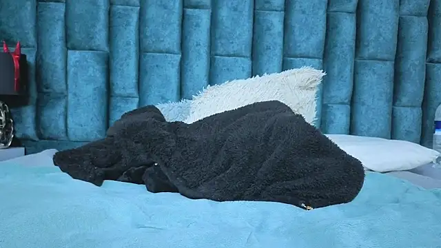 Emma Foxi online show from April 2, 2026, 2:37 pm