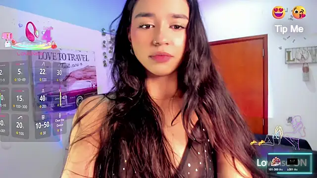 Elsa Pataky online show from November 25, 2025, 2:28 pm