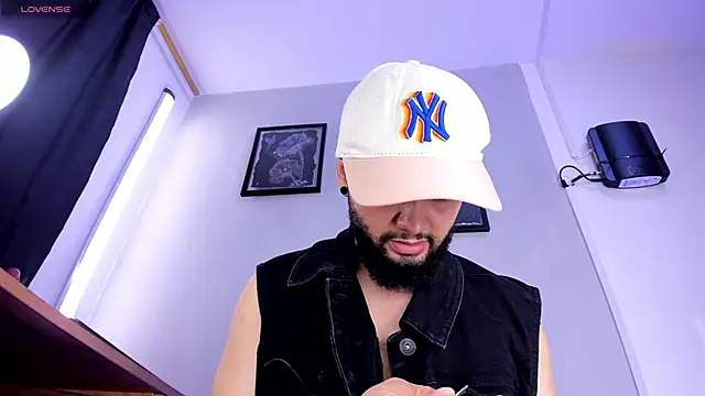 Noah devil  online show from November 12, 2025, 2:45 am