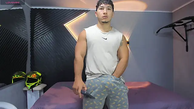 Horny nick18 online show from April 16, 2026, 12:06 pm