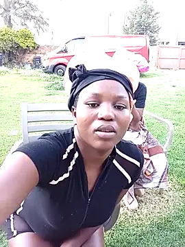 SweetHoney21  online show from February 2, 2026, 3:33 pm