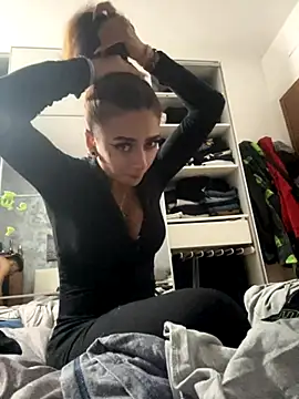 piccolaflo online show from September 28, 2025, 2:39 am