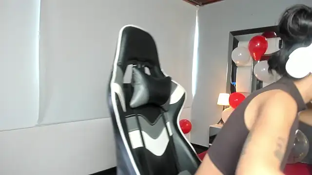 Adhara7 online show from December 16, 2025, 7:41 pm