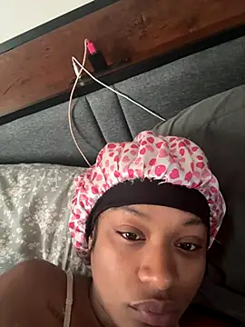 PrettyBabriexox online show from November 4, 2025, 1:21 pm