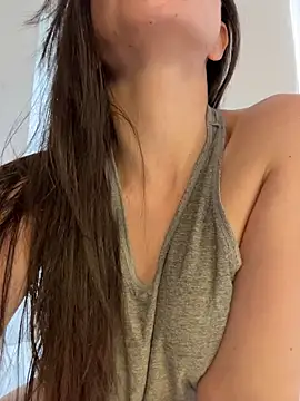 karinasantos  online show from February 8, 2026, 3:04 pm