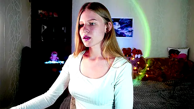 Snapshot of Luntryy chatting on October 15, 2025, 10:37 am Luntryy online show from October 15, 2025, 10:37 am