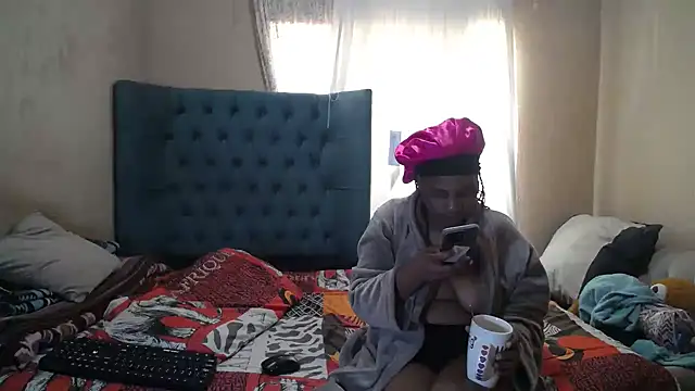 Snapshot of EbonyEssence chatting on April 27, 2026, 10:35 am EbonyEssence online show from April 27, 2026, 10:35 am