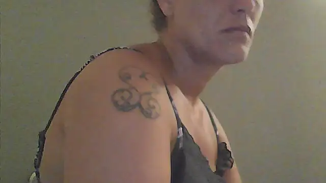 sarahkat86 online show from February 16, 2026, 1:02 am