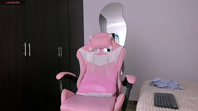 kendal hot01 online show from March 27, 2026, 7:13 pm