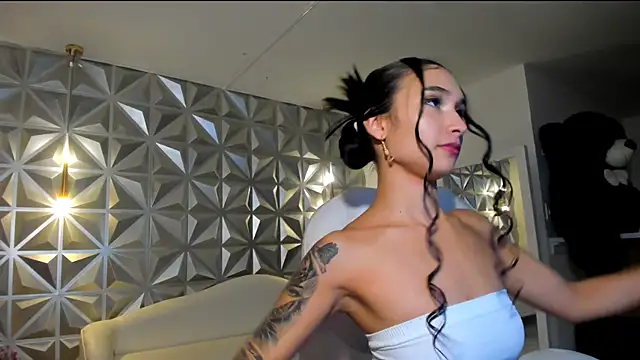 hellen tease online show from April 14, 2026, 12:44 pm