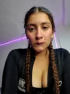 aytanna torrez online show from November 2, 2025, 3:47 pm